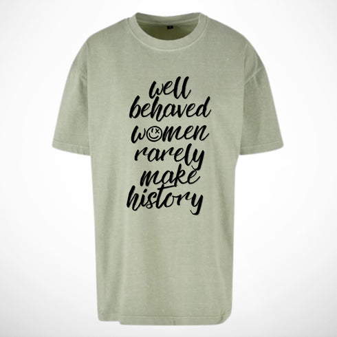 Salie-groen oversized T-shirt met zwarte tekstprint 'well behaved women…make history'