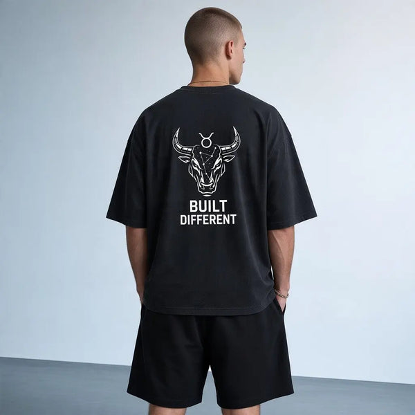 Zwart t-shirt met achteropdruk van stierkop en tekst “BUILT DIFFERENT”
