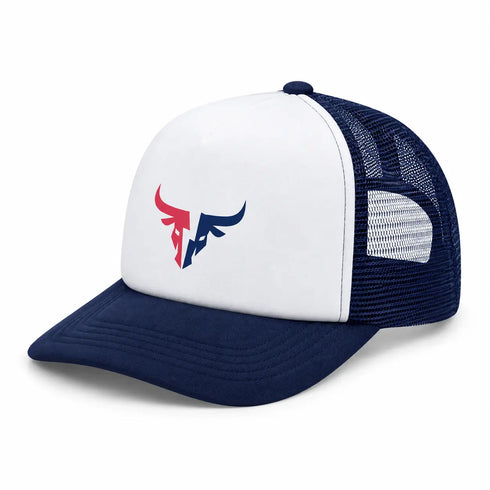 Truckerpet met stierdesign, witte frontplaat met rode stier en donkerblauwe mesh zijkanten