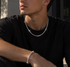 Zilverkleurige tennis ketting en armband met ronde steentjes om pols en hals