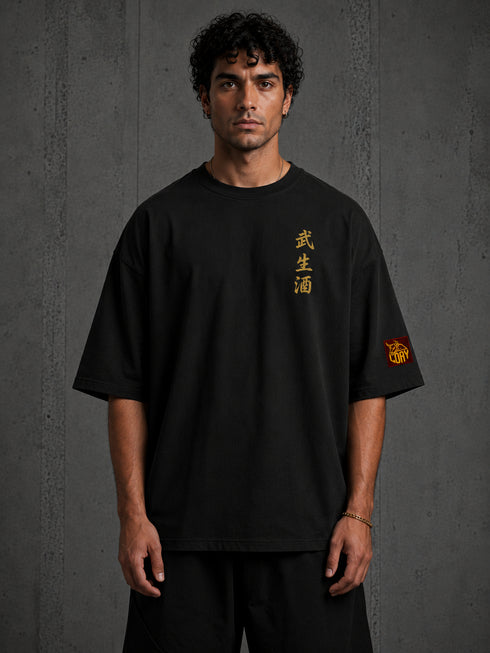 Zwart oversized T-shirt met boxy fit, print op voorzijde en oranje mouwpatch