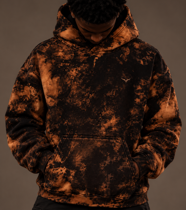 Oversized hoodie met reverse tie-dye, zwarte en bruine vlekken, met kangoeroezak