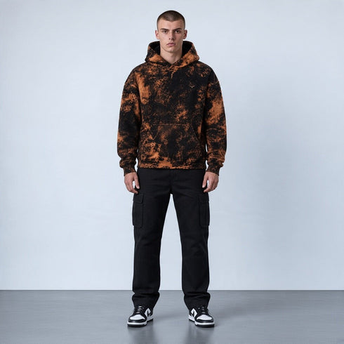 Oversized tie-dye hoodie met capuchon, zwarte stof met bruin-oranje spatten