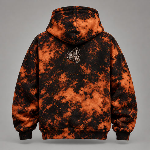 Oranje-zwarte tie-dye hoodie met achterop kleine geborduurde PTW en capuchon